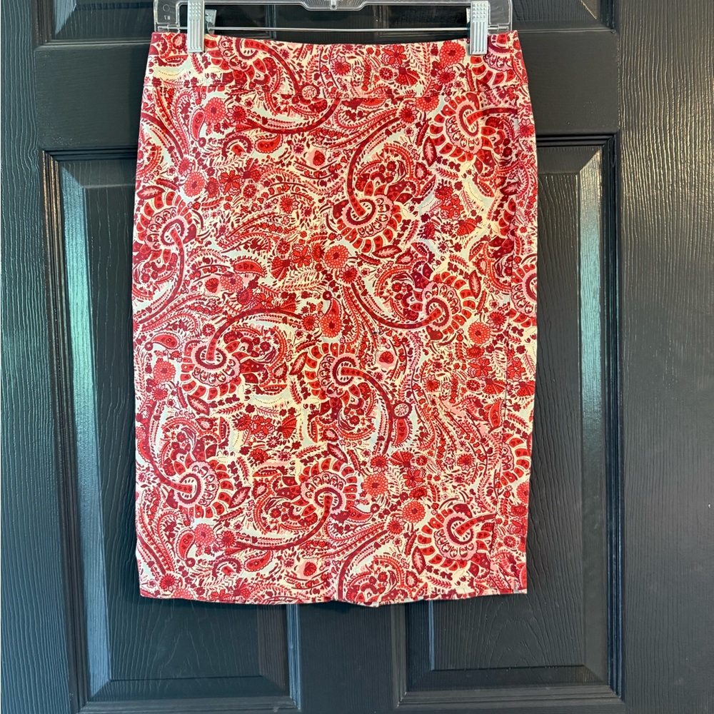 LOFT Red and White Paisley Pencil Skirt Knee-Length Resort Wear Size 4
